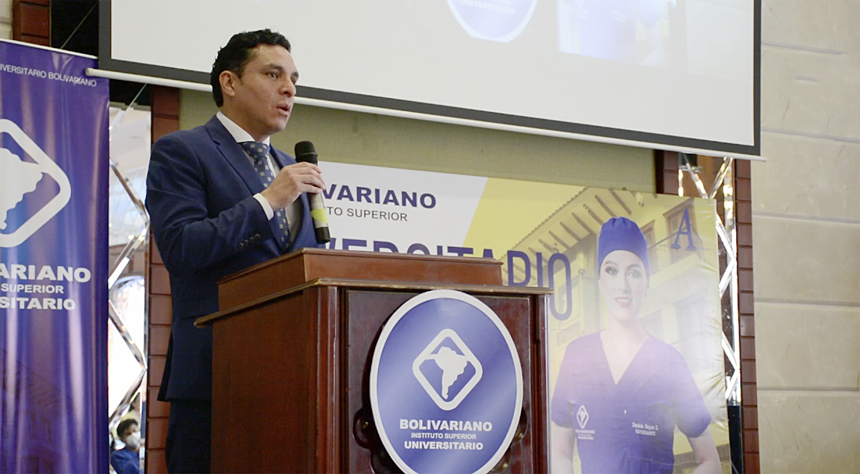 UNIVERSITARIO BOLIVARIANO presentó su Programa de Empleo para Enfermería en EE.UU