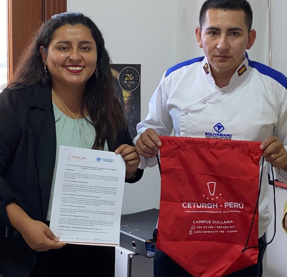 Universitario Bolivariano suscribe alianzaestratégica con un Instituto de Piura-Perú